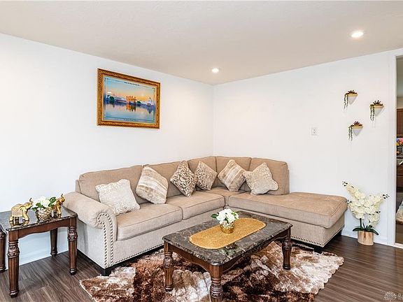 4th image of 4022 Redbud Way