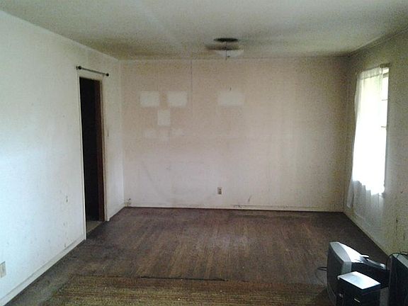 3rd image of 416 Hereford Dr