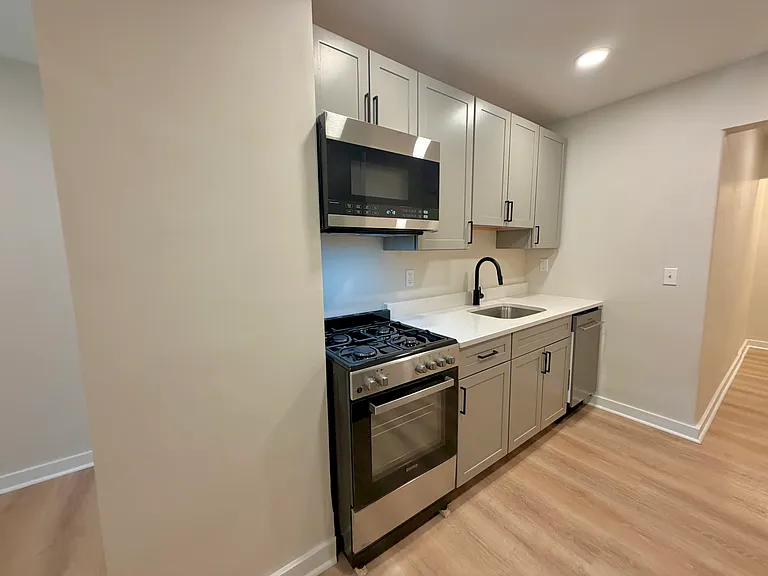 117-119 Meigs St #9 — Photo 5