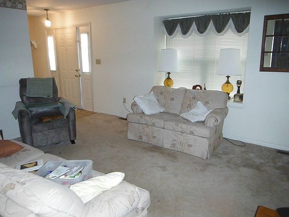 4th image of 733 Market St