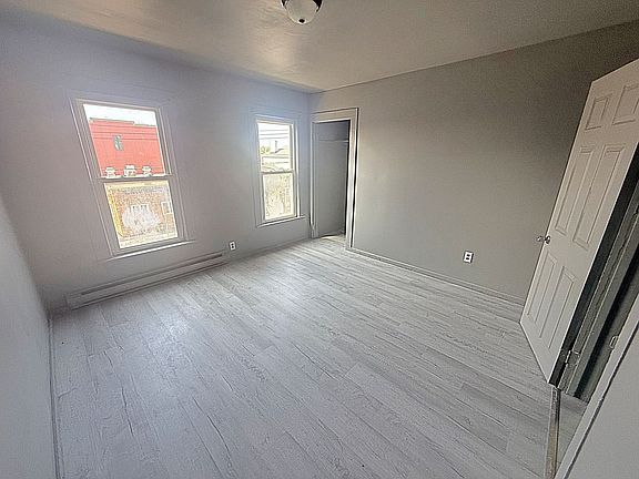 4th image of 640 Carbon St #2