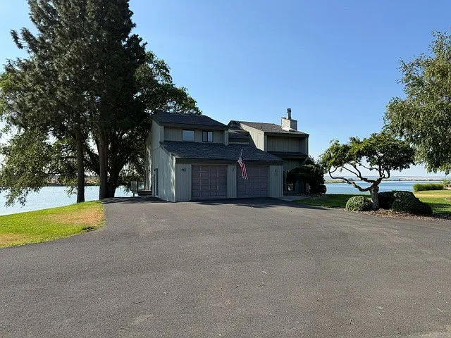 731 Tamarack Ln