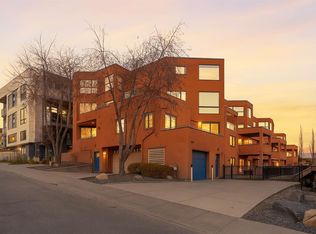 718 S 5th St NE #403, Calgary, AB T2E3W8