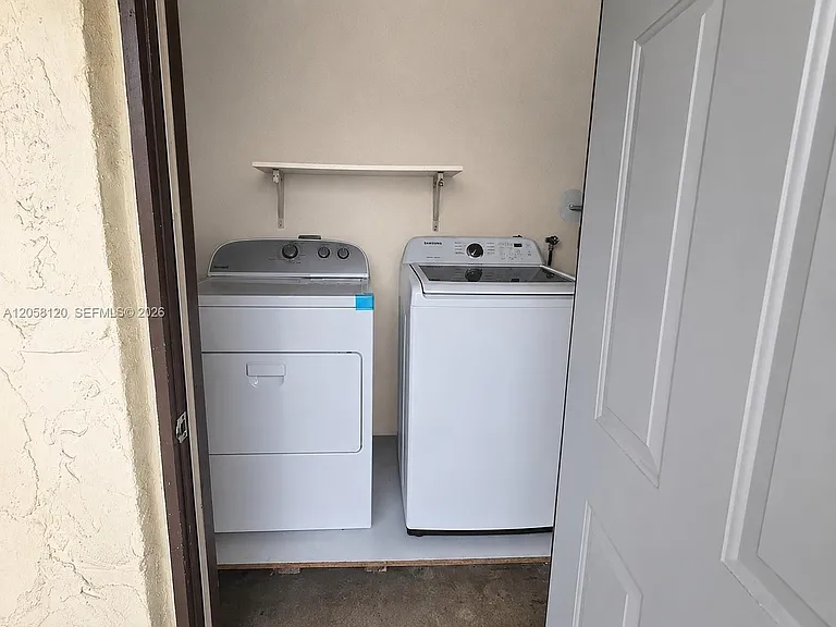 932 W 80th Pl — Photo 12