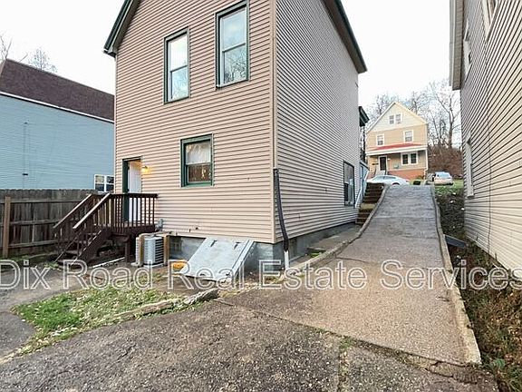 4th image of 879 Rockdale Ave