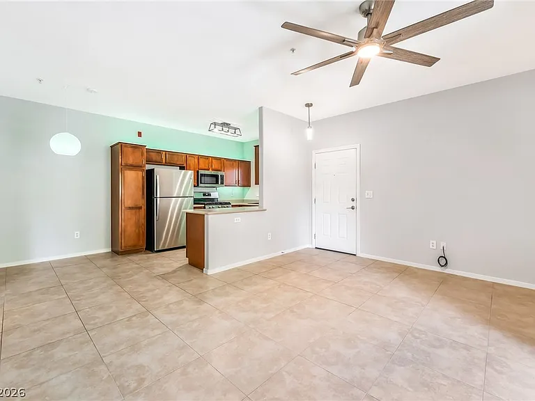 2291 W Horizon Ridge Pkwy #6136 — Photo 5