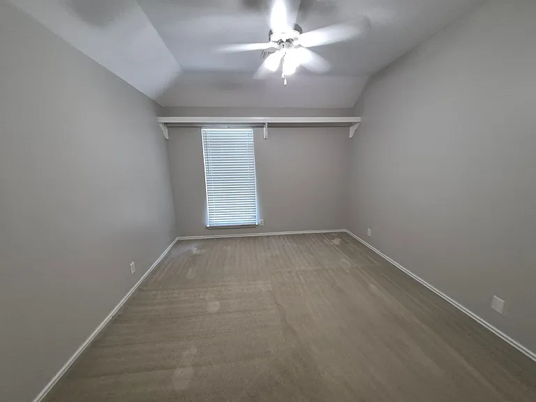 712 Moss Wood — Photo 36
