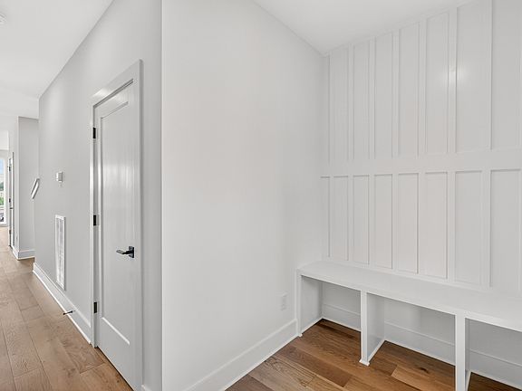 5th image of 2801 Delaware Ave