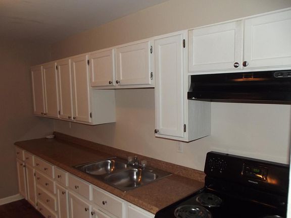 3rd image of 852 Glasgow Dr