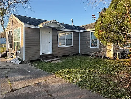 301 N Avenue C Photo 1