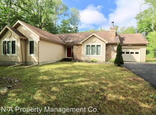 432 Lake Rd, Tobyhanna, PA 18466