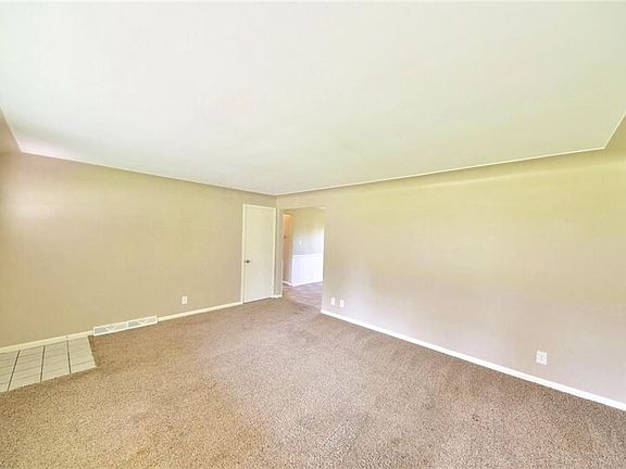 5th image of 3349 Estates Cir