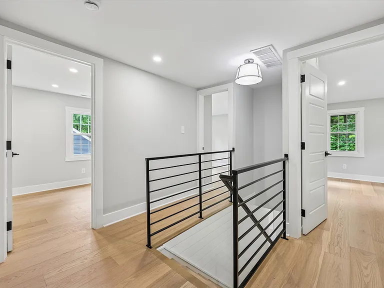218 Biddulph Rd — Photo 27