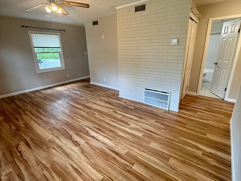 129 The Brooklands Ave — Photo 11