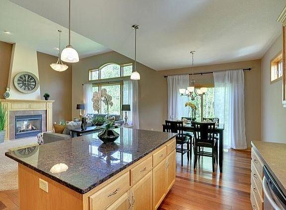 5th image of 10315 Xylite St NE