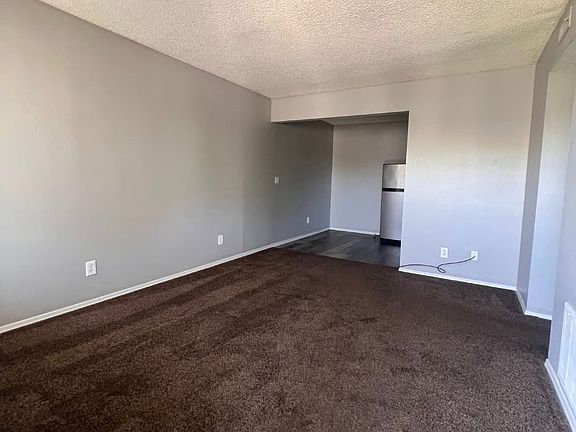 3rd image of 615 N Park Blvd #4