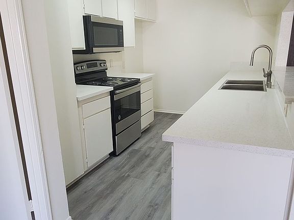 4th image of 107 S Holliston Ave #302