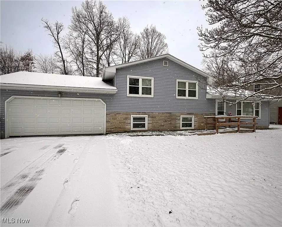 5838 Yorktown Ln photo 1