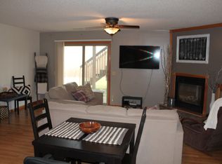 1746 Pleasant View Dr, North Mankato, MN 56003