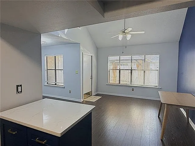 2 bed, 2.0 bath, 1200 sqft, $1,650 — Photo 2