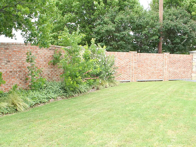 1321 Red River Ln — Photo 16