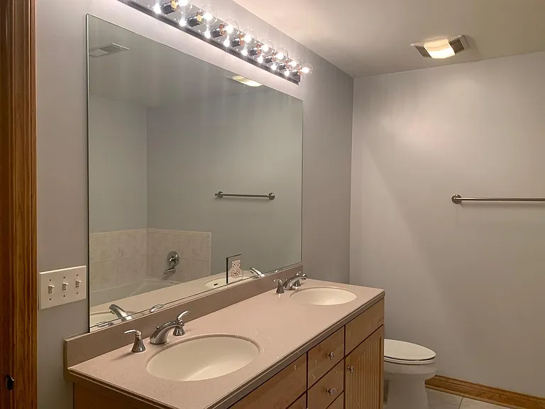 101 Pointe Dr #102 — Photo 31