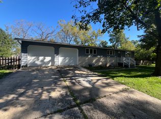 150 Wilson Pl, Oswego, IL 60543