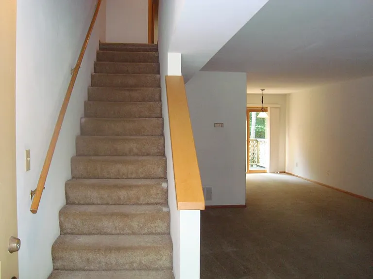 912 E Hillside Dr — Photo 4