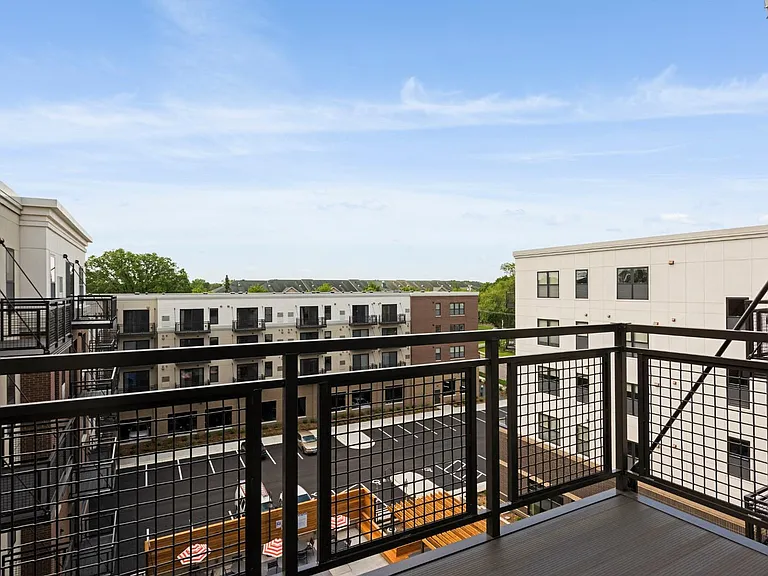 The Shoreham Apartments — Photo 74
