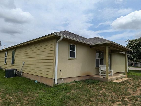 4th image of 882 Lakeview Dr