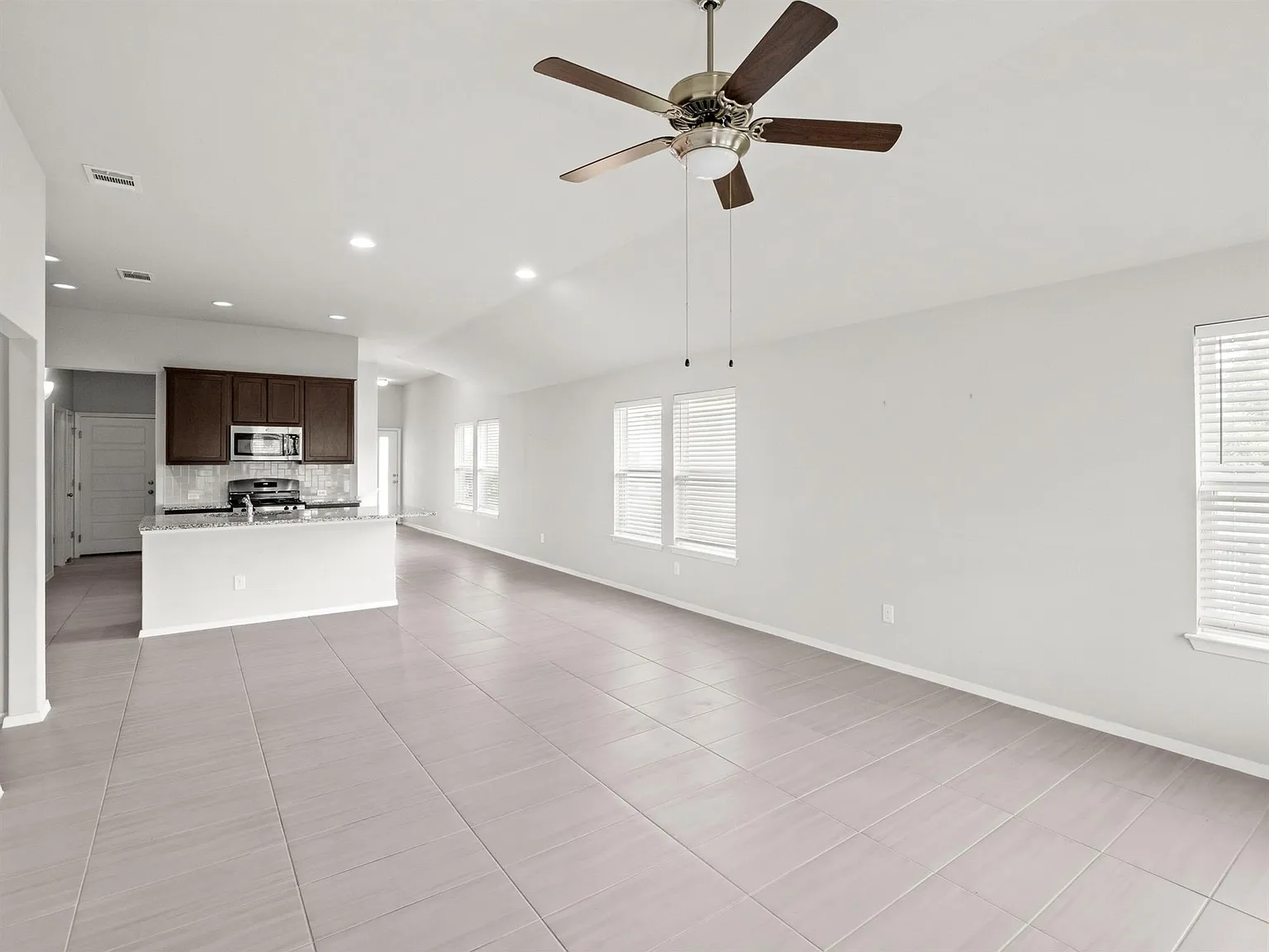3 bed, 2.0 bath, 1526 sqft, $2,150 — Photo 4