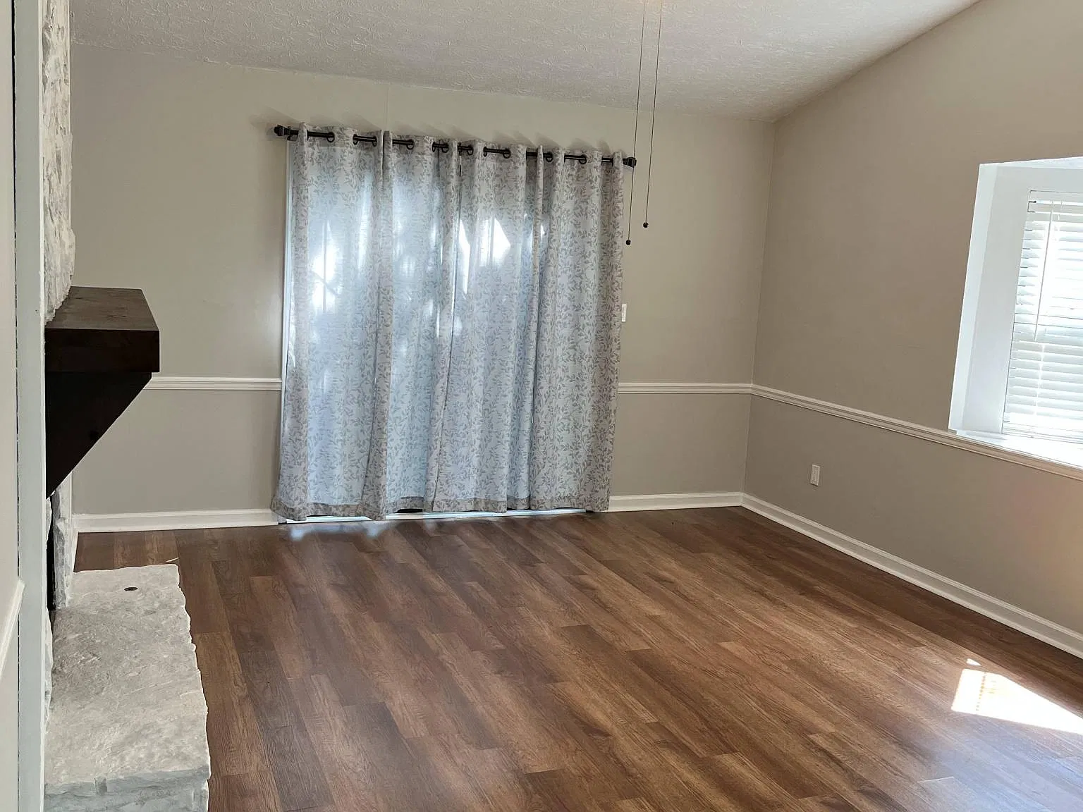 2 bed, 964 sqft, $1,500 — Photo 3