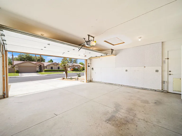 37762 Drexell Dr — Photo 37