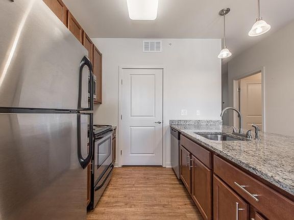 3rd image of 2611 Euclid Ave Unit 1