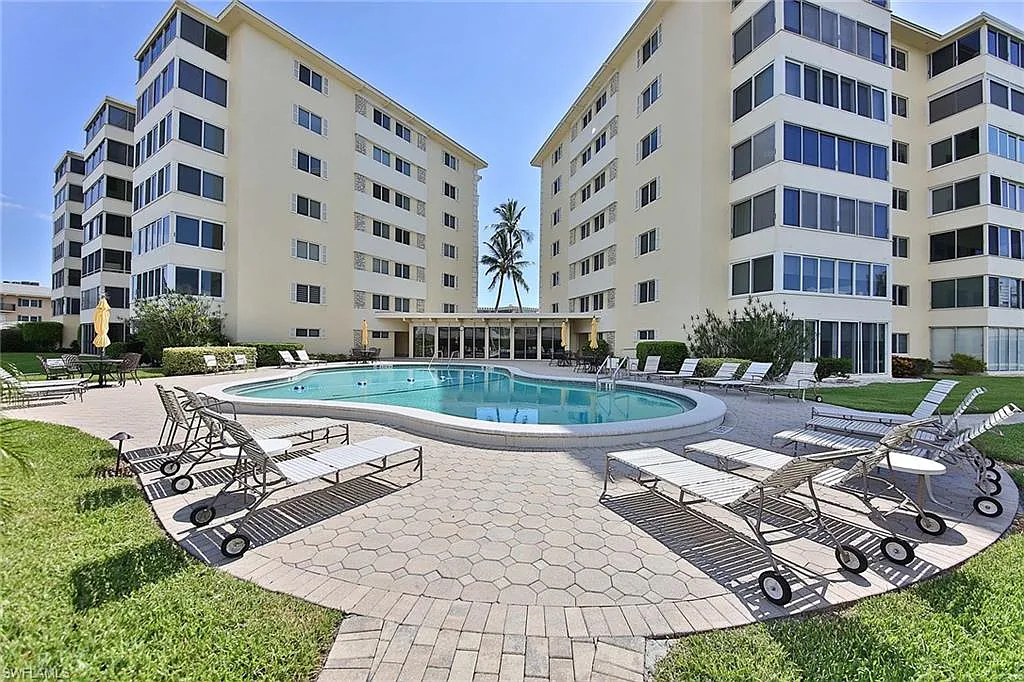 1 bed, 1.5 bath, 881 sqft, $4,500 — Photo 1