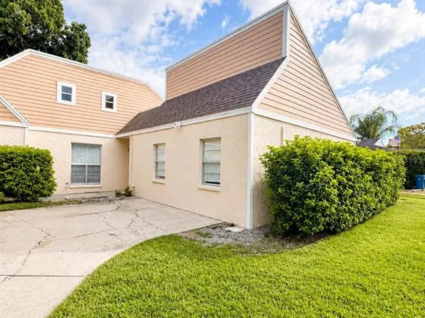 17708 Rivendel Rd, Lutz, FL 33549