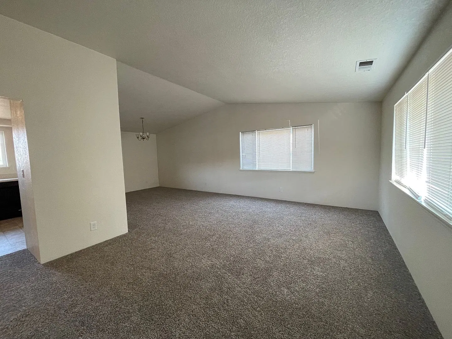 3 Bedroom 2 Bath Home with 2 Car Garage — Photo 3