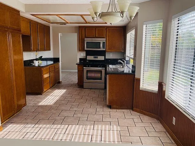 10911 Emerson St — Photo 11