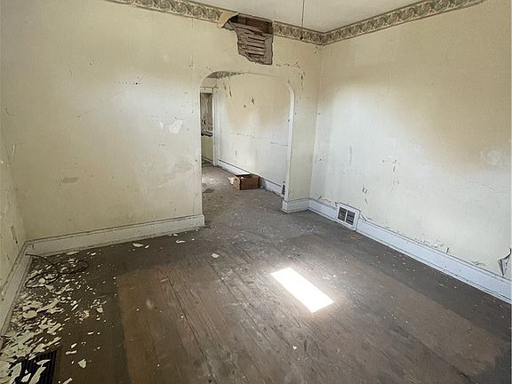 3rd image of 313 Grove Ave #315