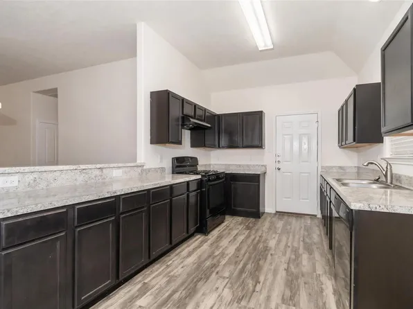 699 Fallow Ln, Alvin, TX 77511