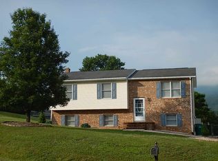 5820 W Donnagail Dr, Penn Laird, VA 22846