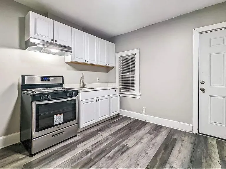 1091 Reinhard Ave — Photo 11