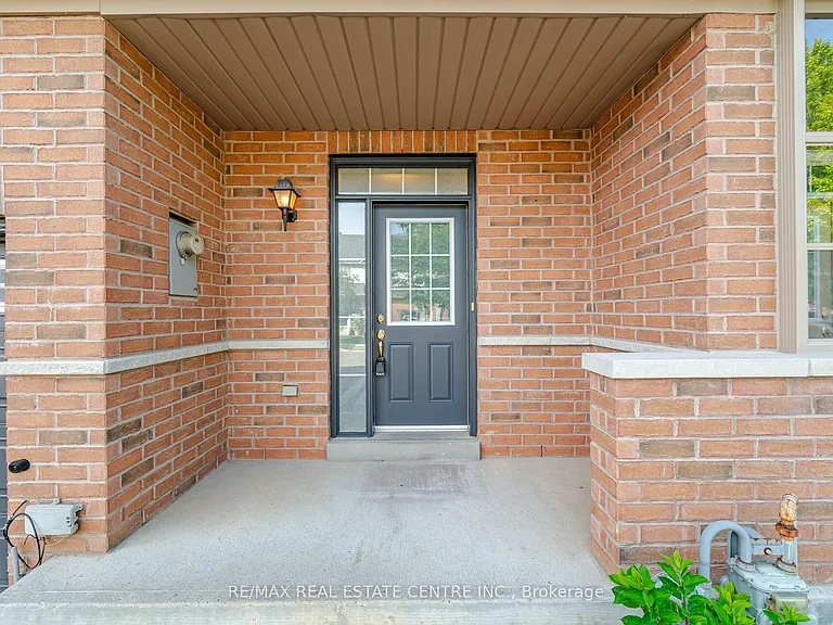 366 Hobbs Cres — Photo 6