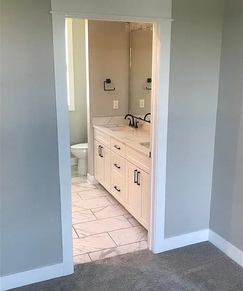 905 Ledgestone Ct — Photo 8