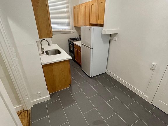 3rd image of 3300 Scott St
