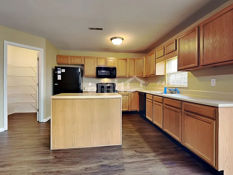 4704 Ashfield Dr — Photo 4