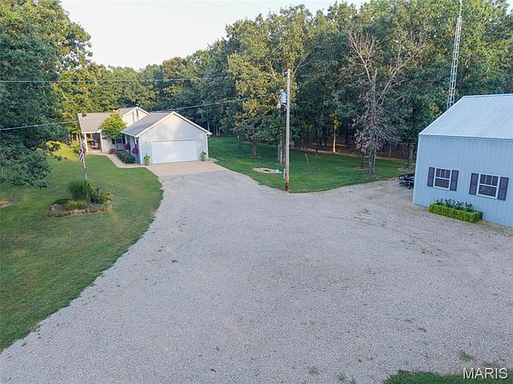 3rd image of 484 Dunham Rd