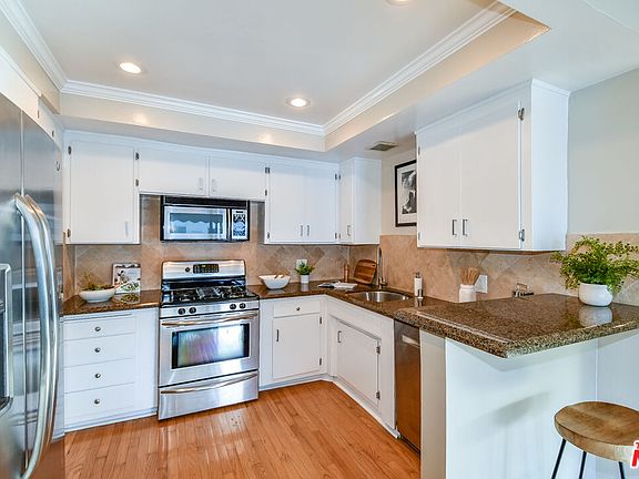 2nd image of 1328 Havenhurst Dr APT 209