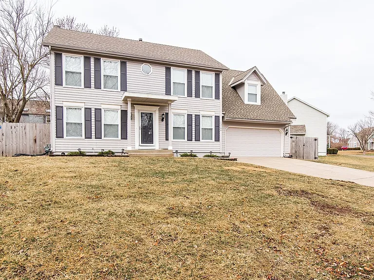 15704 Outlook St — Photo 2