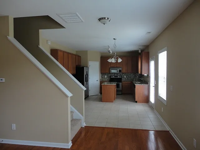 210 Goldfinch Ct — Photo 4